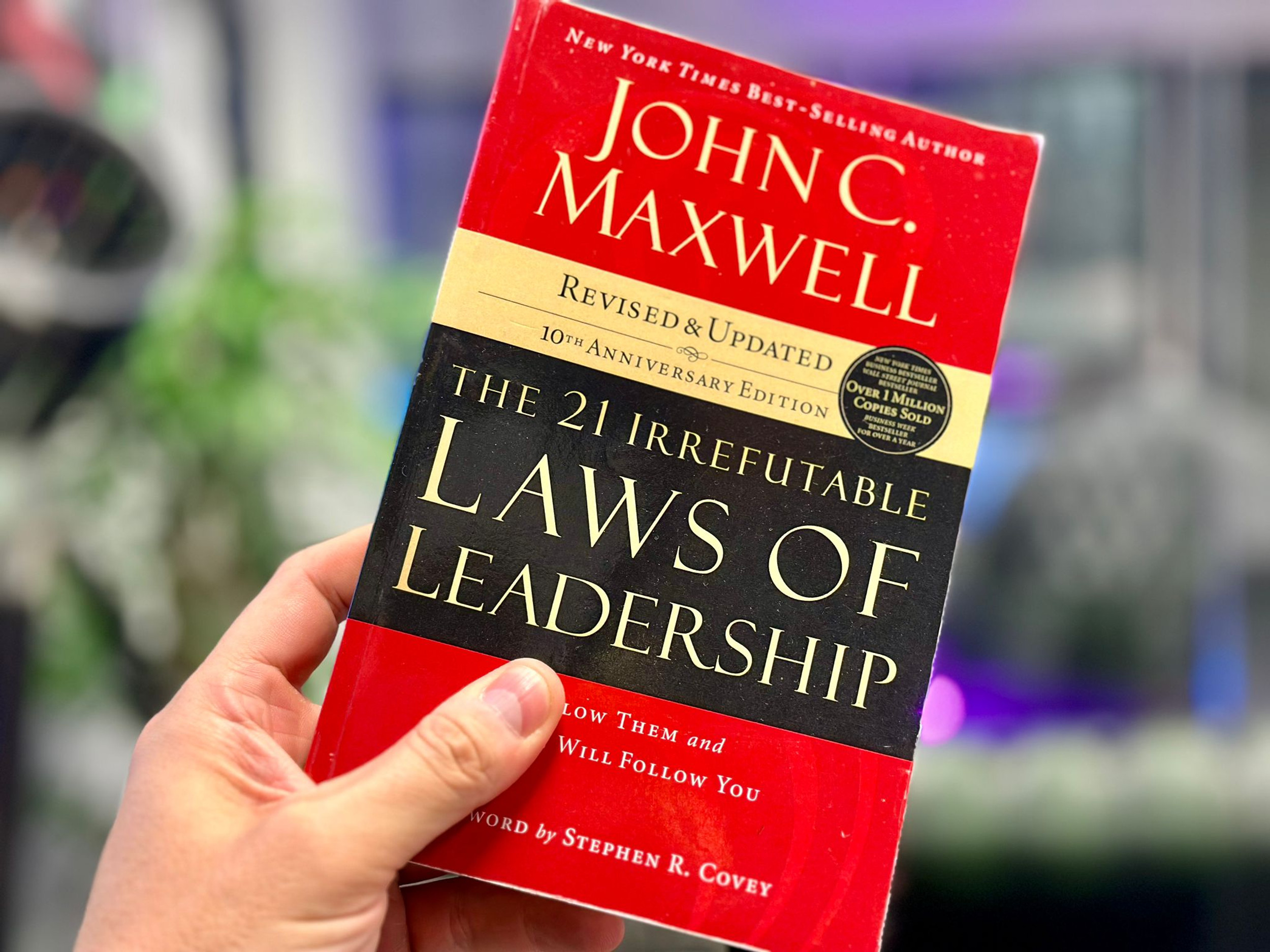 Summary of the Book: The 21 Irrefutable Laws of Leadership